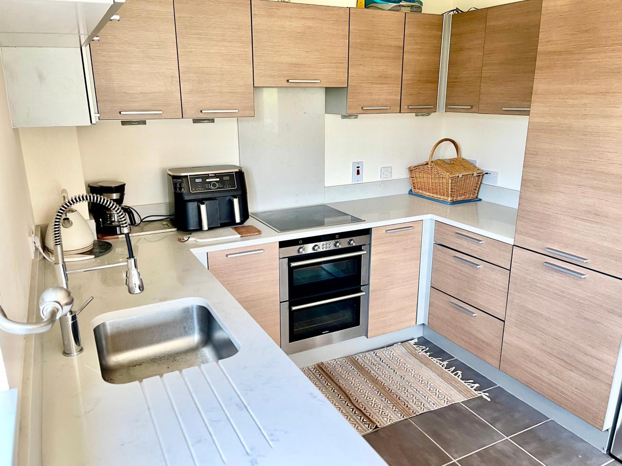 Luxury 2 Bedroom Apartment- Lake View - Free Parking - Wembley Stadium 5Km Londra Exterior foto