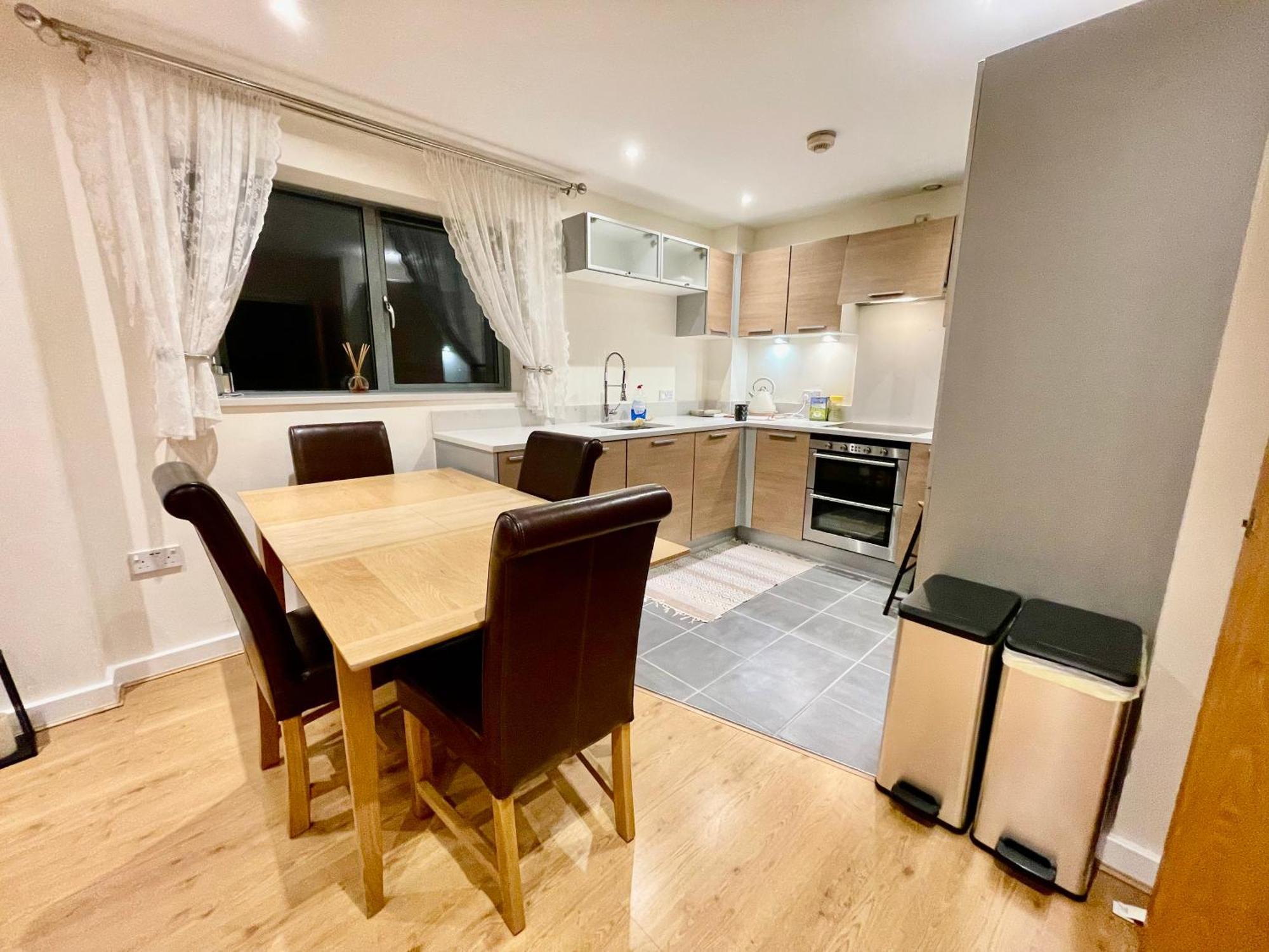 Luxury 2 Bedroom Apartment- Lake View - Free Parking - Wembley Stadium 5Km Londra Exterior foto